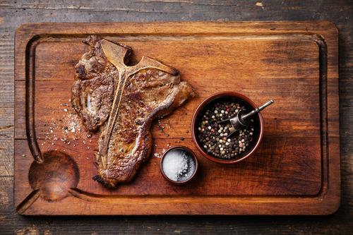 ¿Cuándo salar la carne de la parrilla?